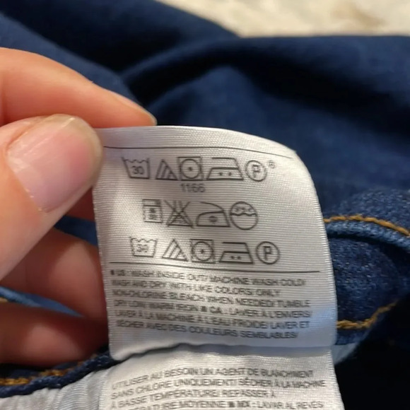 Old Navy Sweet Heart woman’s denim shorts. - Picture 7 of 9